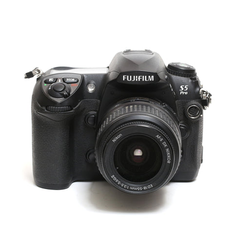 Fujifilm S5 PRO + Nikkor AF-S 18-55 zoom