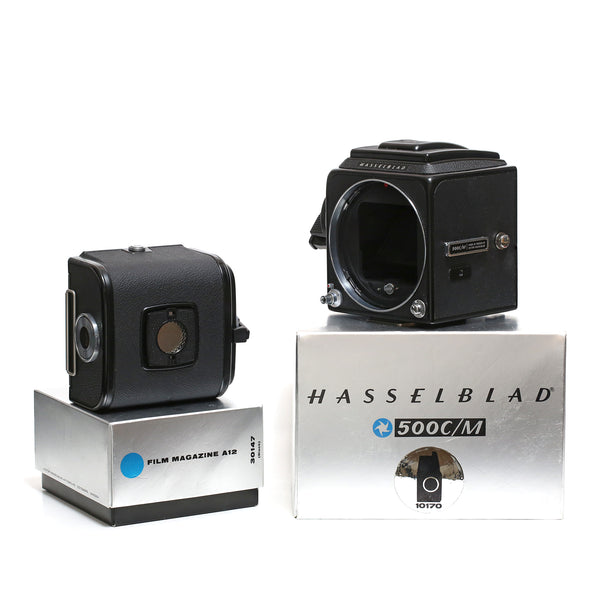 Hasselblad 500 c/m + A12 svart + Acute Matte skiva 42165 (MINT/SER OANVÄNT UT)