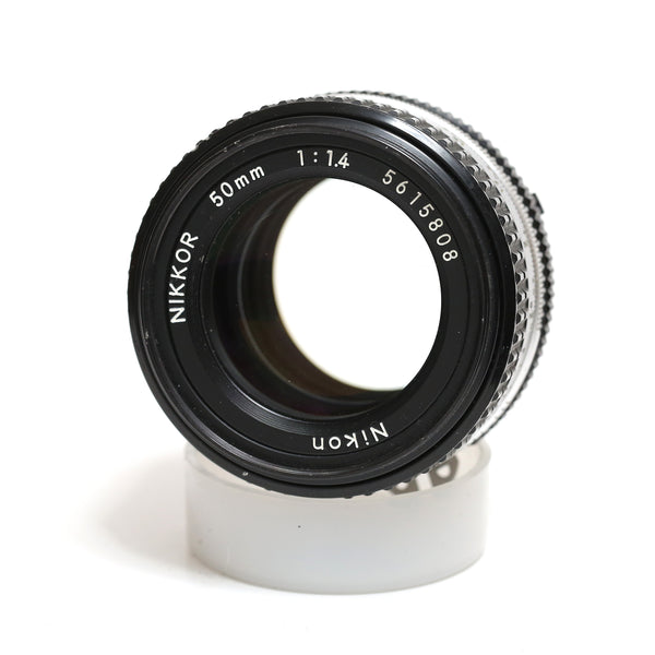 Nikkor 50mm f1.4 Ais (oil on the aperture blades)