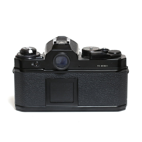 Nikon FE svart (Mycket fin!)