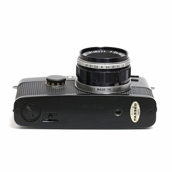 Olympus Pen FT svart + 38mm f1.8 Halvformat